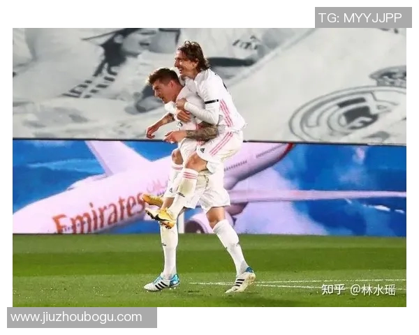 球星风采与足球技艺的完美融合展现球场上的荣耀与激情